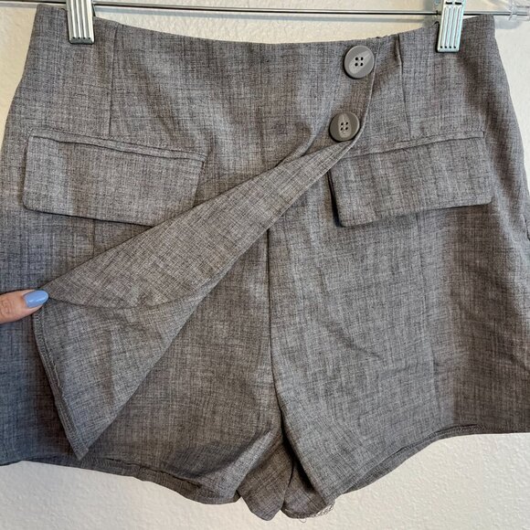 Cali1850 Two Button Design High Waisted Mini Skort Skirt Size M - Picture 7 of 10